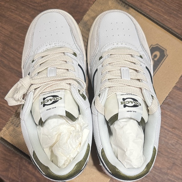 Coach Women’s Soho Sneaker in Olive/Optic White - Size 7 - Picture 9 of 14